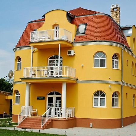 Kastely Panzio Ii. Hajduszoboszlo Exterior foto